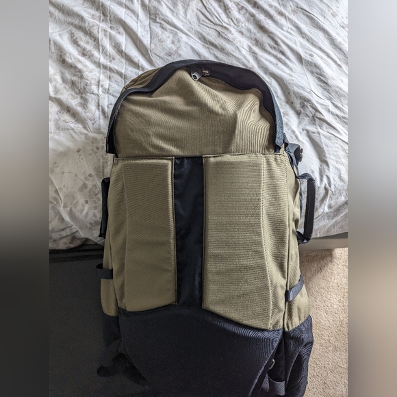 North Face Galileo Travel Backpack - Picture 4 of 9